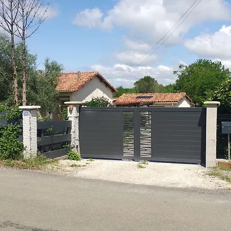 Homestay Agreable D' Avec Acces Piscine Septfonds