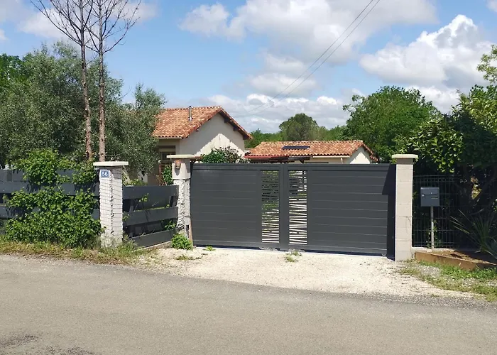 Homestay Agreable D' Avec Acces Piscine Septfonds