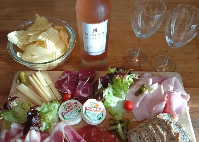 Homestay Agreable D' Avec Acces Piscine Septfonds